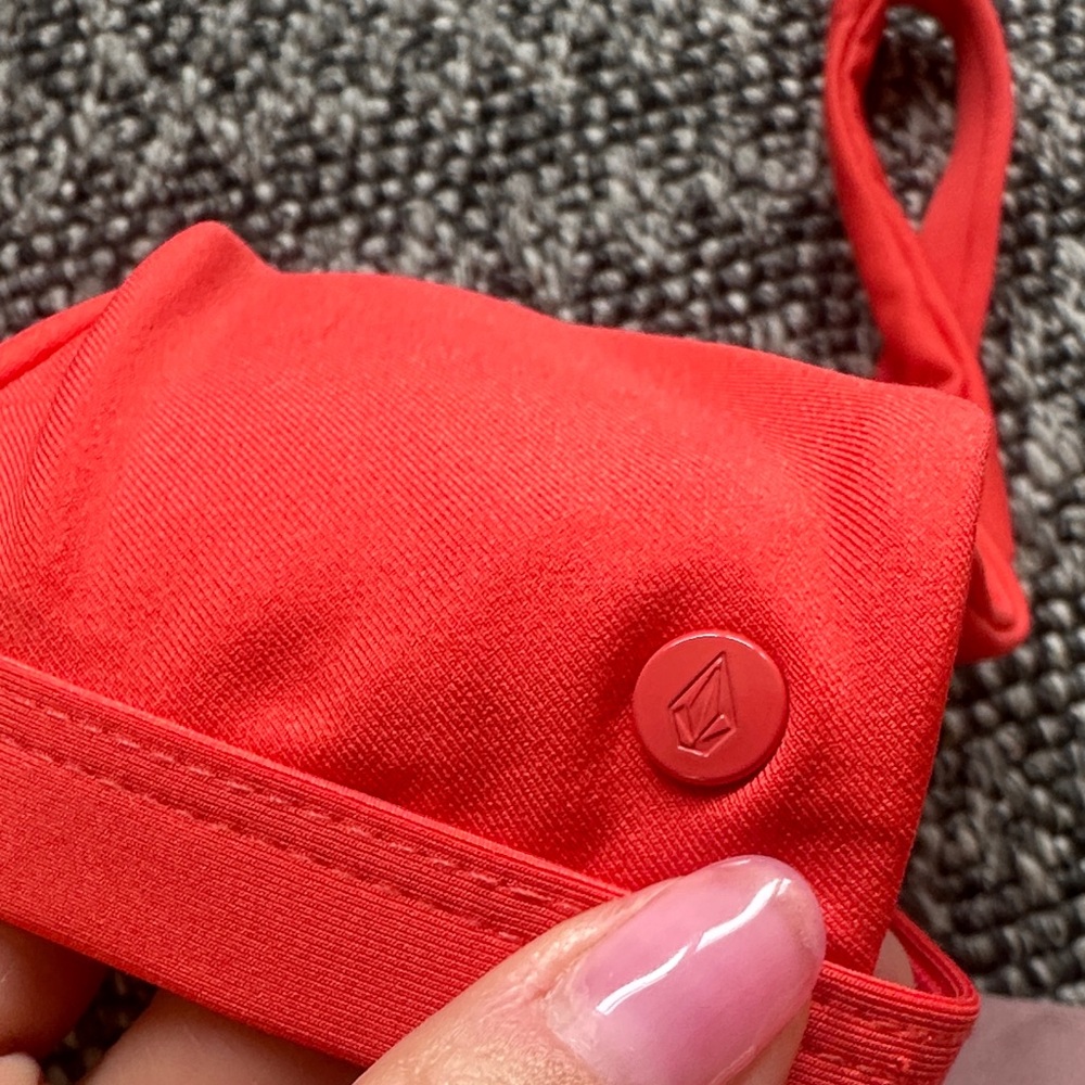 Two Volcom Triangle Red and Mauve - Picture 3 of 4